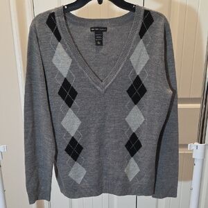 New York & Company Gray V-Neck Argyle Sweater
